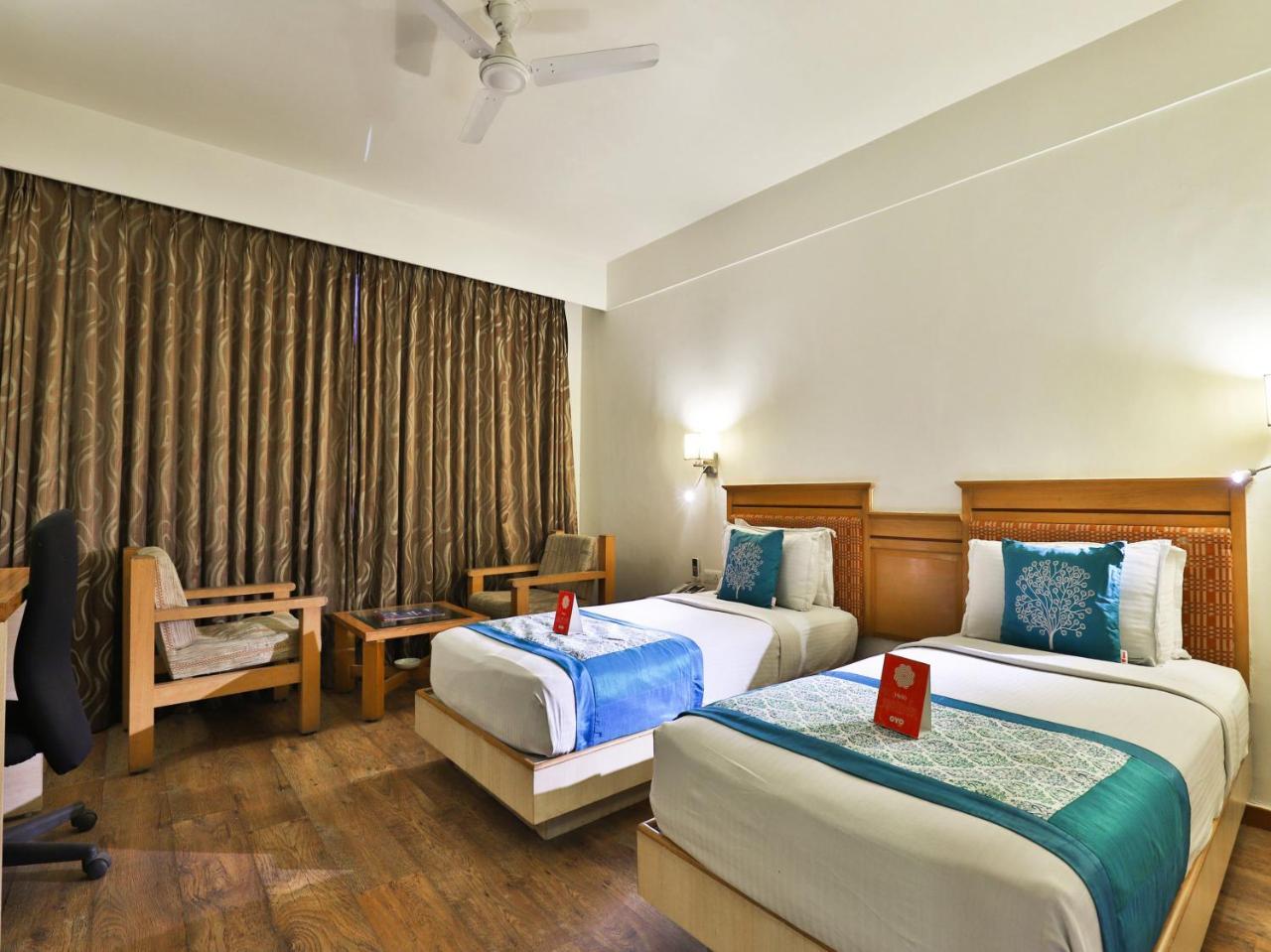 Oyo 1123 Hotel Rock Regency Ahmedabad Extérieur photo