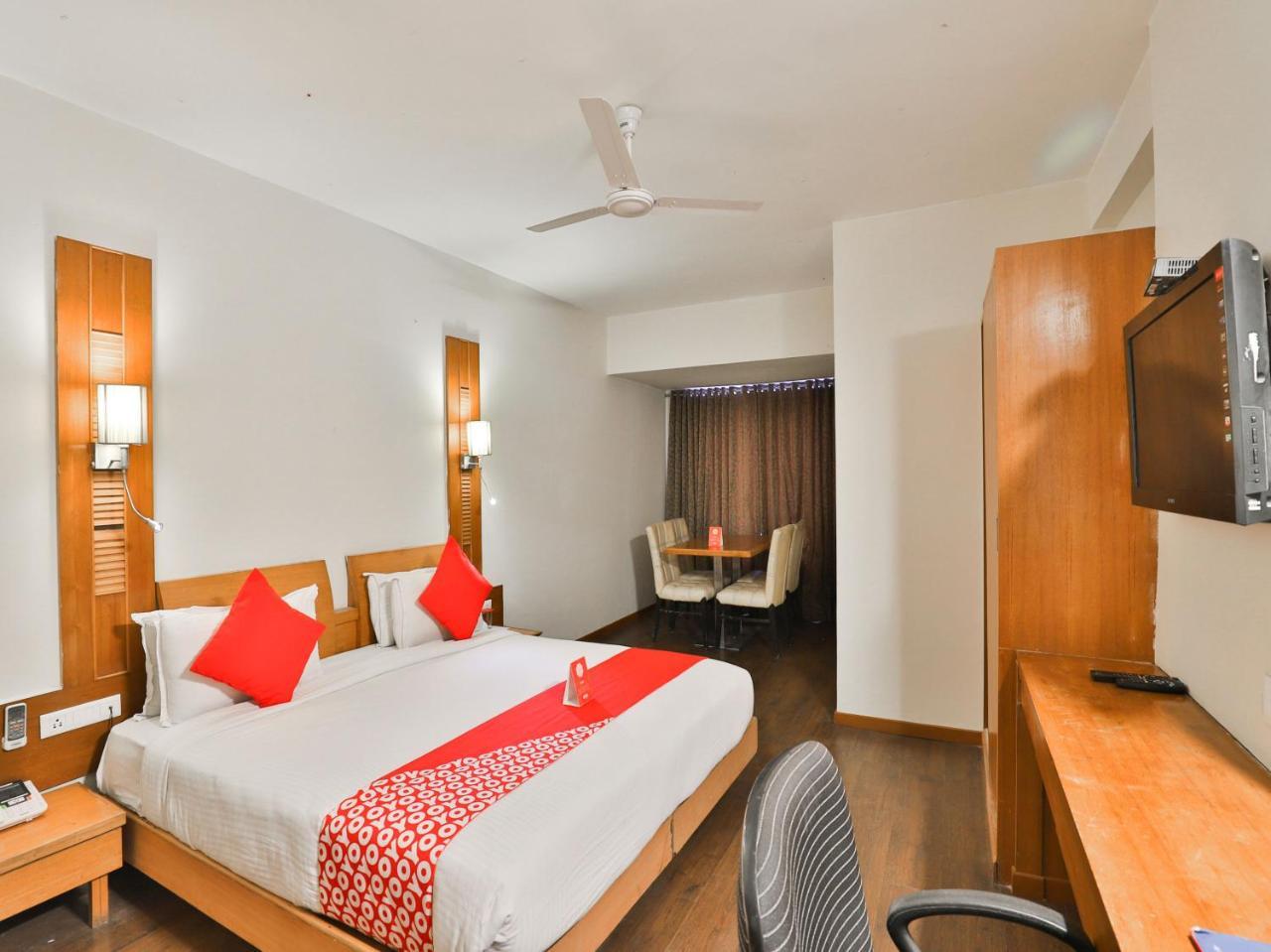 Oyo 1123 Hotel Rock Regency Ahmedabad Extérieur photo