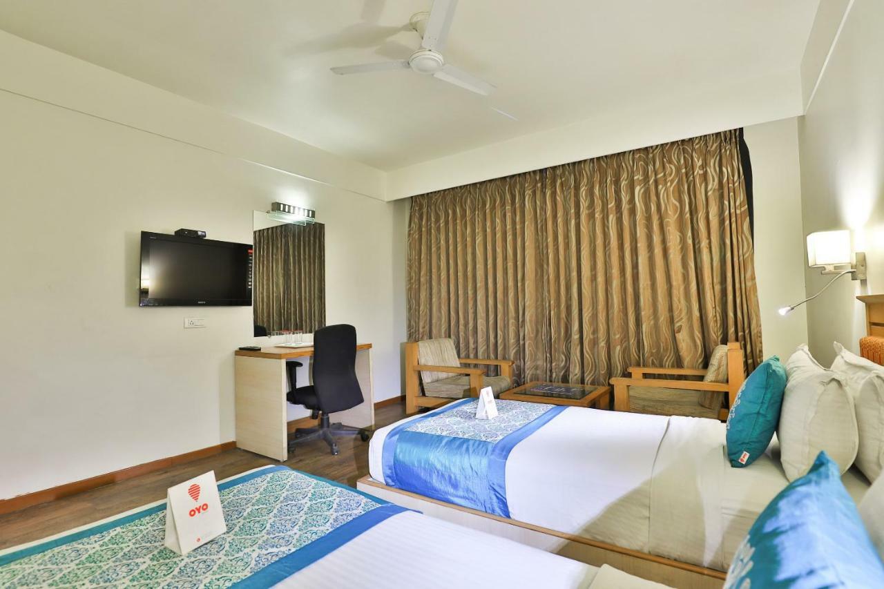 Oyo 1123 Hotel Rock Regency Ahmedabad Extérieur photo